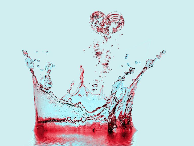 heart made of water in splash